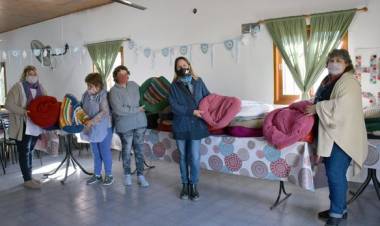 ENTREGA DE CAMITAS AL REFUGIO