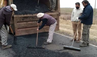 CONTINUA EL BACHEO EN RUTA 33