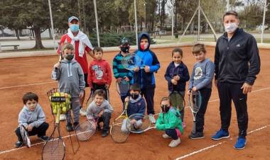 COMENZARON LAS CLASES DE TENIS