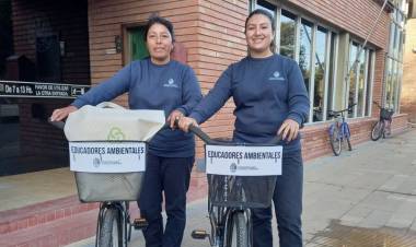 ENTREGA DE INDUMENTARIA Y BICICLETAS