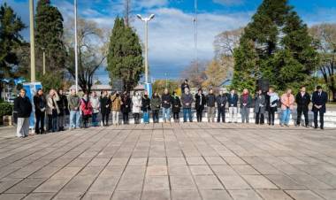 FELIZ DIA DE LA PATRIA (25/5)