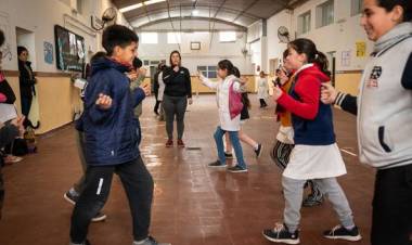 CLASES DE FOLKLORE (27/6)