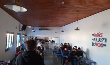 ACTIVIDAD EN CENTRO CULTURAL DE RUFINO (20/7)