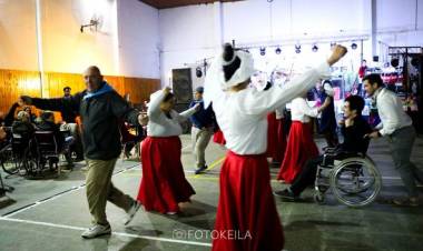 SAN TEODORO BAILE EN EL EVENTO SOLIDARIO