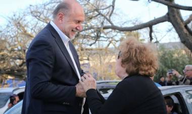 GOBERNADOR OMAR PEROTTI EN FIRMAT