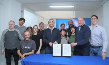 GOBERNADOR OMAR PEROTTI FIRMO CONVENIO PLAN INCLUIR
