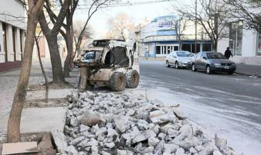 AREA DE SERVICIOS PUBLICOS Y MANTENIMIENTO REALIZA REPARACIONES