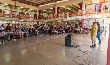 CHARLA CON ESTUDIANTES
