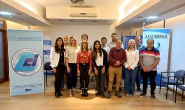 REUNION REFERENTES DE LOS  CENTROS COMERCIALES DE TEODELINA, RUFINO Y VENADO TUERTO