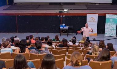 CHARLA SOBRE PREVENCION DE ADICCIONES Y CONSUMOS PROBLEMATICOS