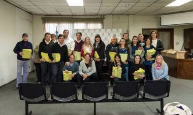ENTREGA DE UTILES ESCOLARES