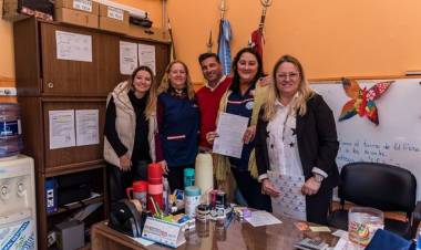VISITA Y ENTREGA DE FFE A LA ESCUELA N° 171