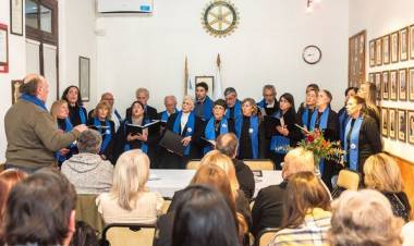 EL CORO POLIFONICO MUNICIPAL EN EL ROTARY RUFINO