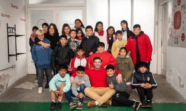 VISITA  DE ALUMNOS ESCUELA N|° 6426 A pPUNTO DIGITAL