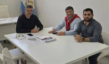 REUNION DE NATALIO Y MAXI CORREA EN  MINISTERIO DE AMBIENTE EN SANTA FE