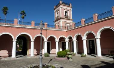 EN 1860 SE INAUGURA EL PALACIO SAN JOSE- ENTRE RIOS