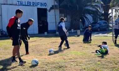 SE REALIZO LA CLINICA PARA ARQUEROS