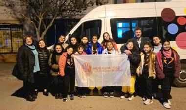 EL GRUPO DE BAILE VIAJO A LAZZARINO