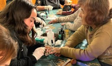TARDE DE MANICURIA