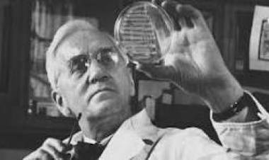 24 DE OCTUBRE DE 1945: ALEXANDER FLEMING RECIBE EL NOBEL DE MEDICINA