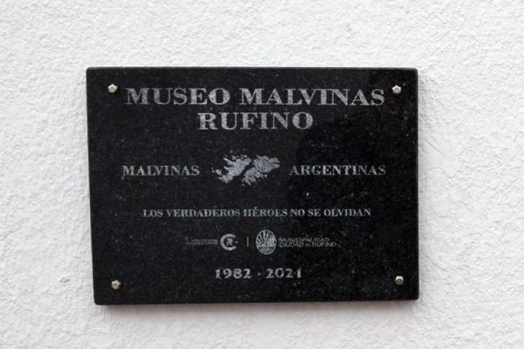 COLOCACION DE PLACA EN MUSEO DE MALVINAS 9/6