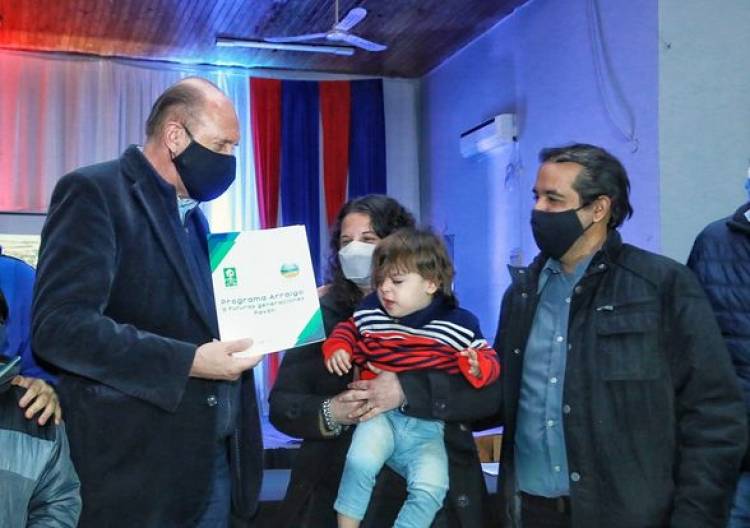 EL GOBERNADOR OMAR PEROTTI EN PAVÓN