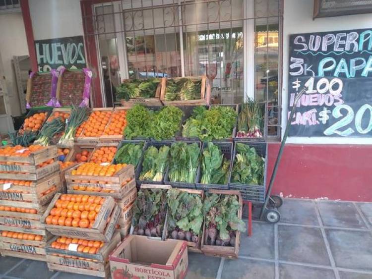 MERCADERIA QUE LLEGO ESTA MAÑANA A  FRUTERIA Y VERDULERIA "AMERICA"