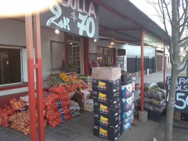 MERCADERIA QUE LLEGO ESTA MAÑANA A  FRUTERIA Y VERDULERIA "AMERICA"