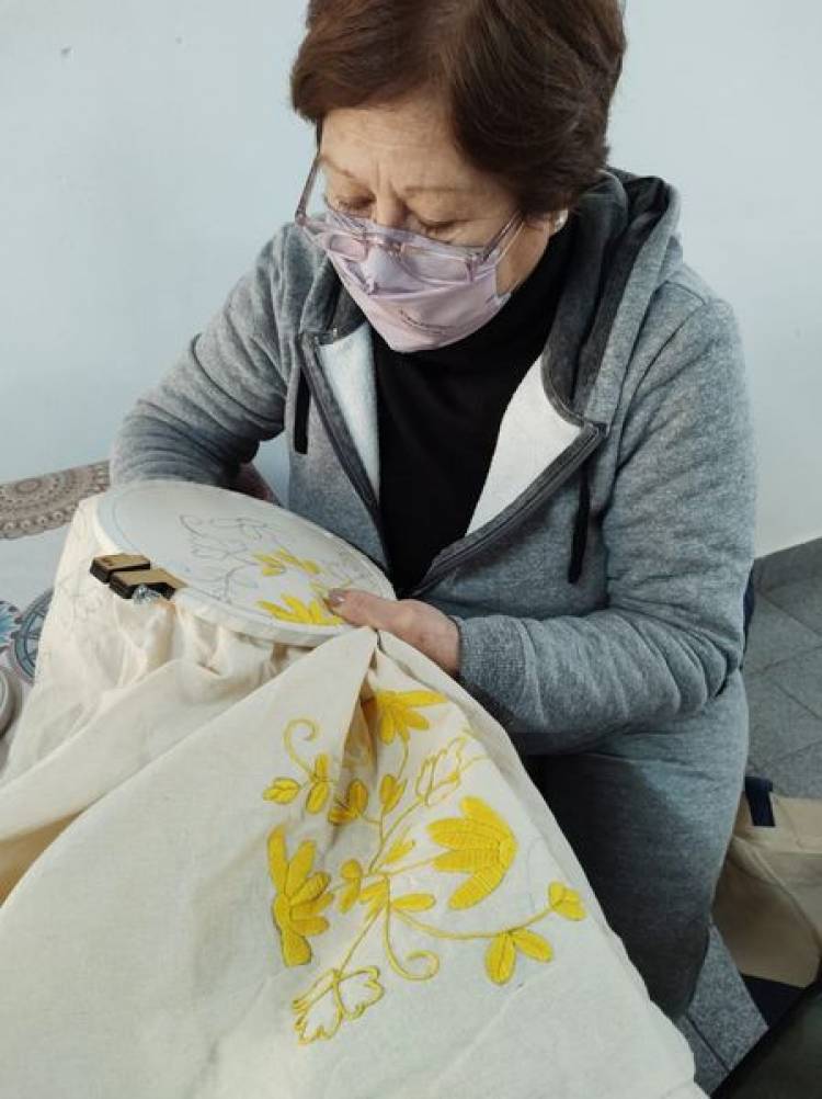 TALLER DE RECICLADO, BORDADO Y PINTURA