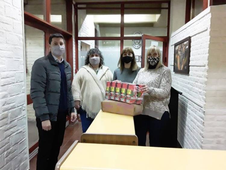"SEGUIMOS COLABORANDO CON LAS INSTITUCIONES" MUNICIPALIDAD DE RUFINO