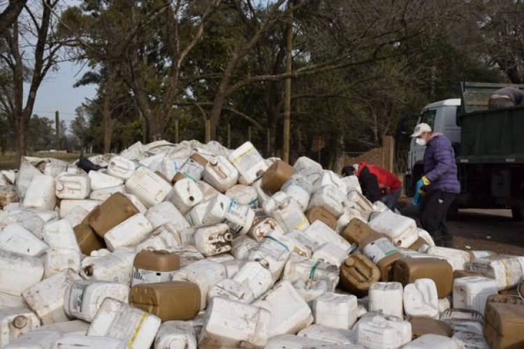 ACOPIO CLANDESTINO DE BIDONES DE AGROQUIMICOS 28/8