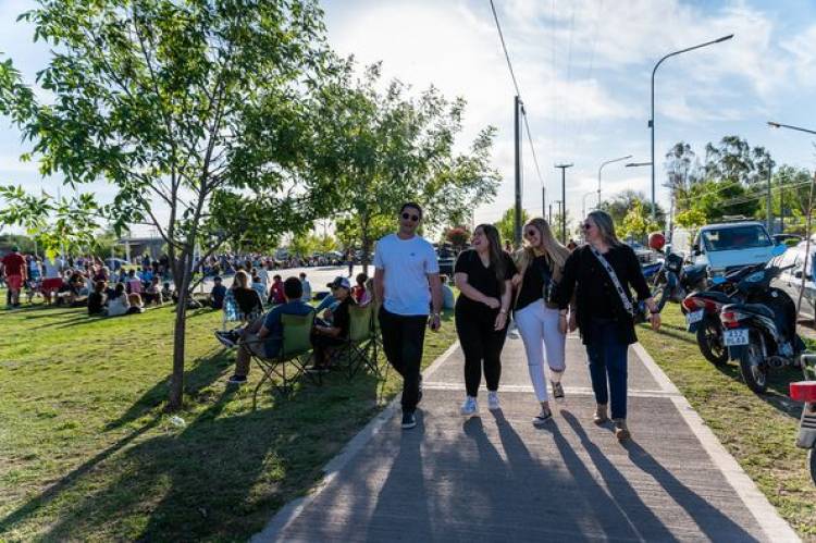 SIEMPRE JUNTO A NUESTROS EMPRENDEDORES Y ARTESANOS