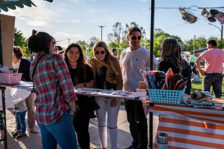 SIEMPRE JUNTO A NUESTROS EMPRENDEDORES Y ARTESANOS