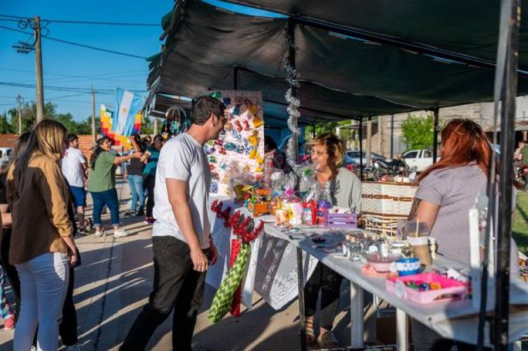 SIEMPRE JUNTO A NUESTROS EMPRENDEDORES Y ARTESANOS