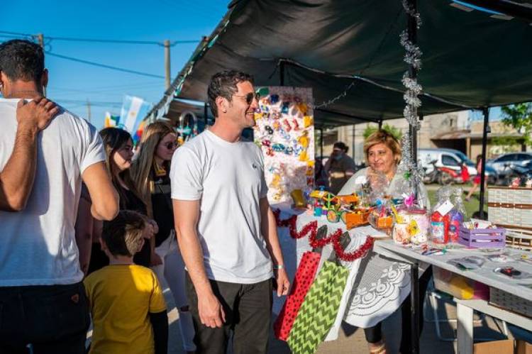 SIEMPRE JUNTO A NUESTROS EMPRENDEDORES Y ARTESANOS