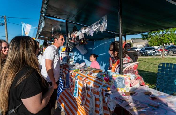 SIEMPRE JUNTO A NUESTROS EMPRENDEDORES Y ARTESANOS