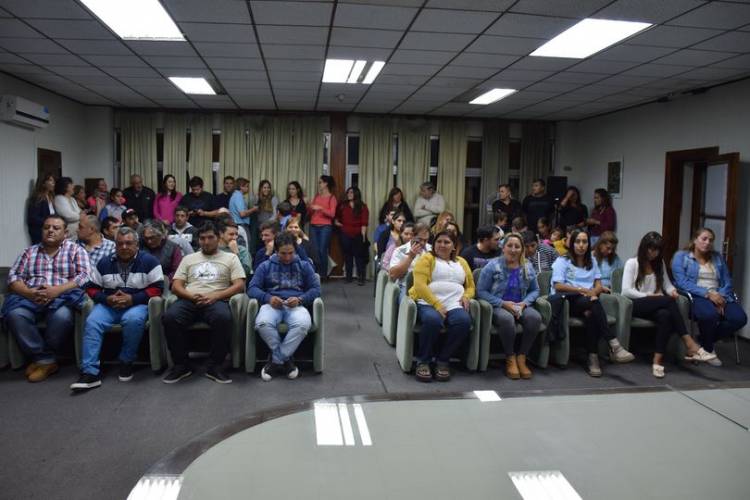 SE EFECTIVIZARAN 43 EMPLEADOS MUNICIPALES