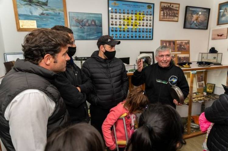 (2 DE ABRL) VIGILIA EN EL MUSEO DE MALVINAS