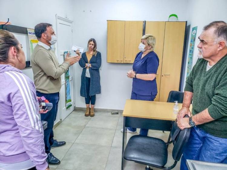 PRENSA SENADOR ENRICO: MAGGIOLO; VISITAMOS HOSPITAL PARA COLABORAR