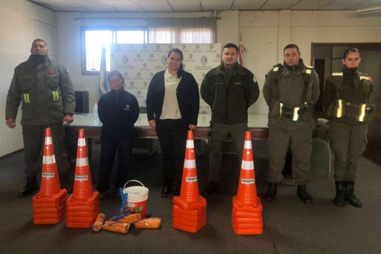 ENTREGA DE ELEMENTOS A GENDARMERIA