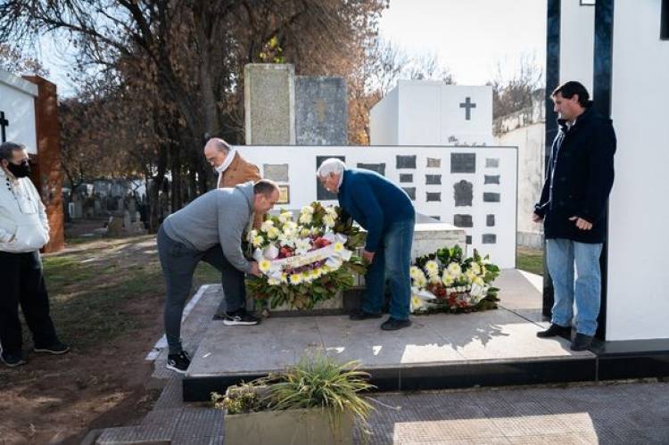HOMENAJE A BERNABE FERREIRA