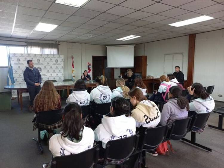 REUNIONES PARA ORGANIZAR LOS "BAILES DEL ESTUDIANTE"