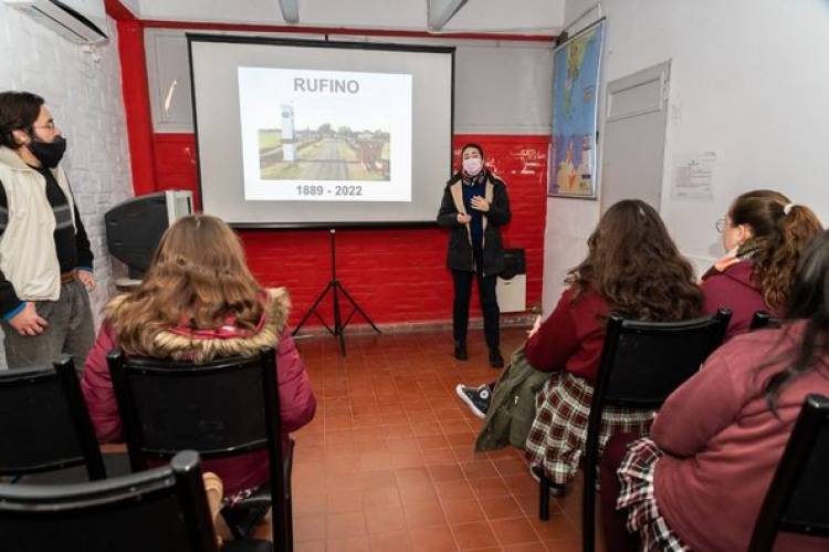 CHARLA SOBRE EL HITO DE LAS TRES PROVINCIAS Y EL PARQUE MUNICIPAL Y PARQUE DE DEPORTES ANGEL BULGHERONI