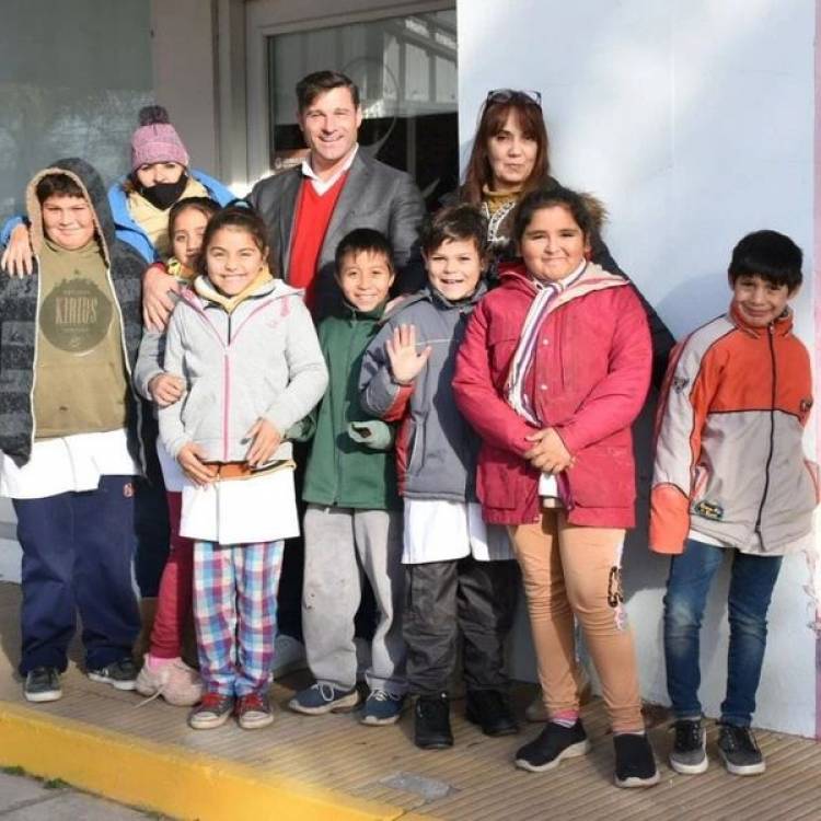 EL INTENDENTE NATALIO LATANZZI DESPIDIO A QUIENES ASISTEN AL CIAD EN LA TERMINAL