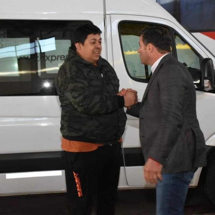 EL INTENDENTE NATALIO LATANZZI DESPIDIO A QUIENES ASISTEN AL CIAD EN LA TERMINAL