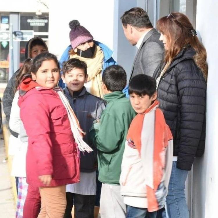 EL INTENDENTE NATALIO LATANZZI DESPIDIO A QUIENES ASISTEN AL CIAD EN LA TERMINAL