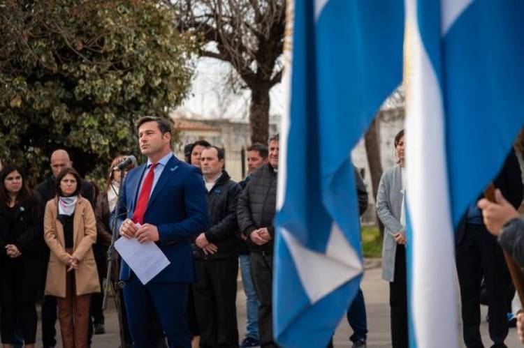 FELI&lt; DIA DE LA BANDERA