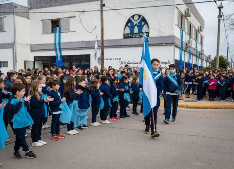 FELI&lt; DIA DE LA BANDERA