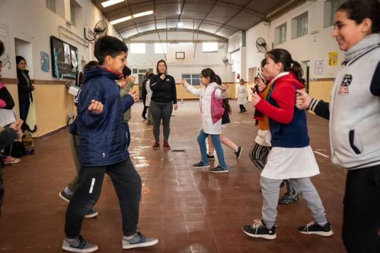 CLASES DE FOLKLORE (27/6)