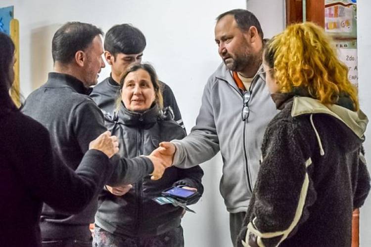 SENADOR LISANDRO ENRICO ESTA EN WHEELWRIGHT ESCUELAS PARA ADULTOS
